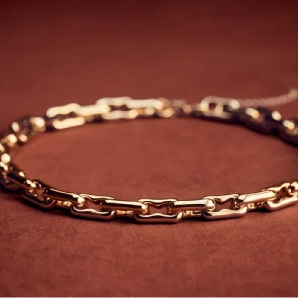 Bold Wavy Rectangular Links Goldtone - image 3